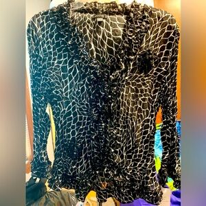 NWOT - PIANO New Black And White Accordion Print Blouse w/3D Flower $30